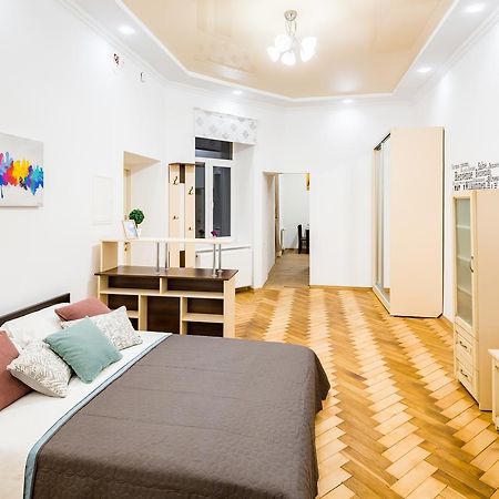 Bright And Cozy Apart With Balcony Lviv Exterior foto
